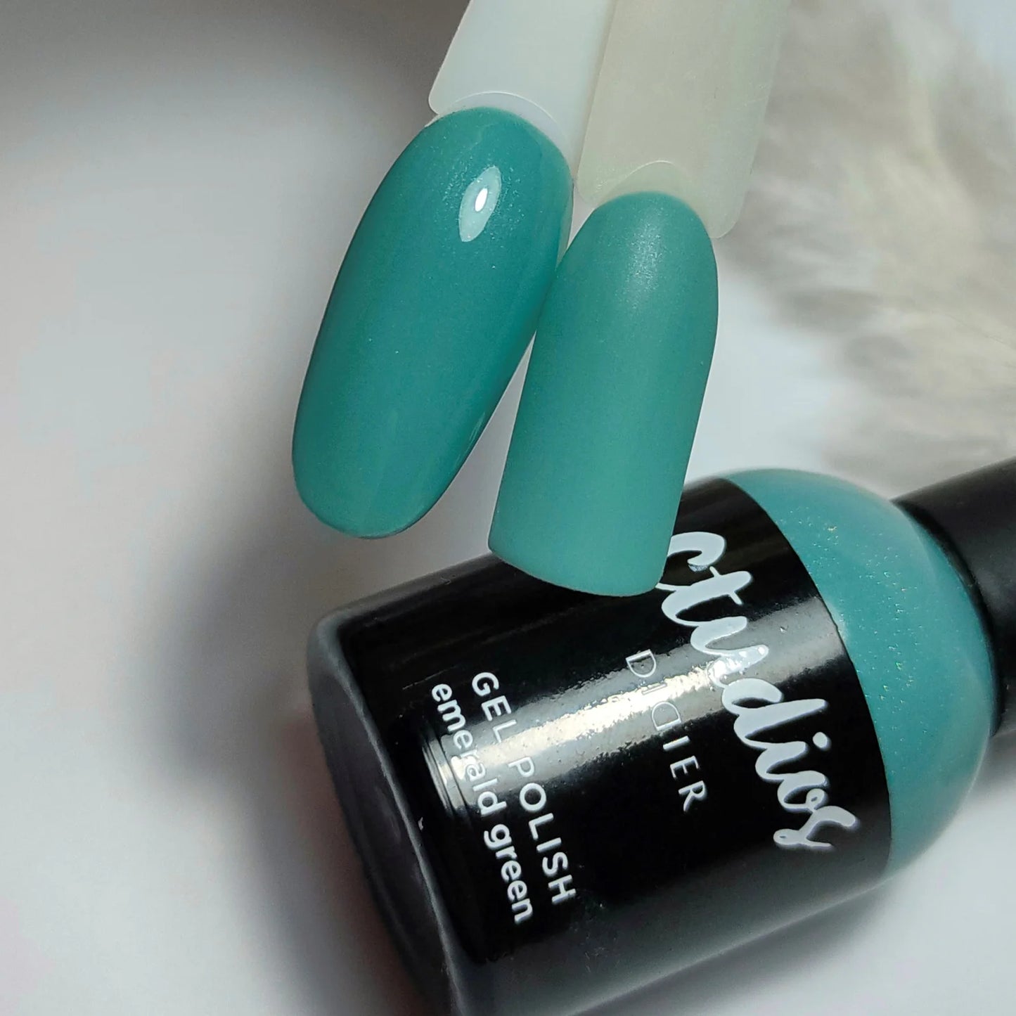 Gel polish Studios, Emerald Green, 8ml - LABORATOIRES DIDIER