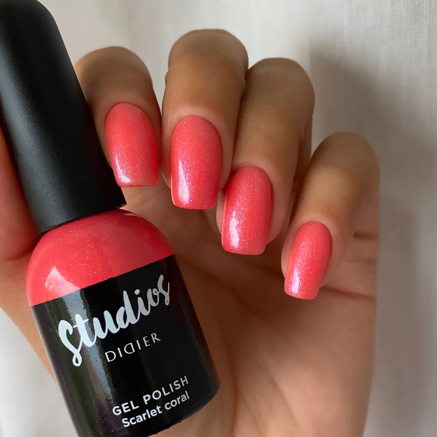 Gel polish Studios, Scarlet Coral, 8ml - LABORATOIRES DIDIER
